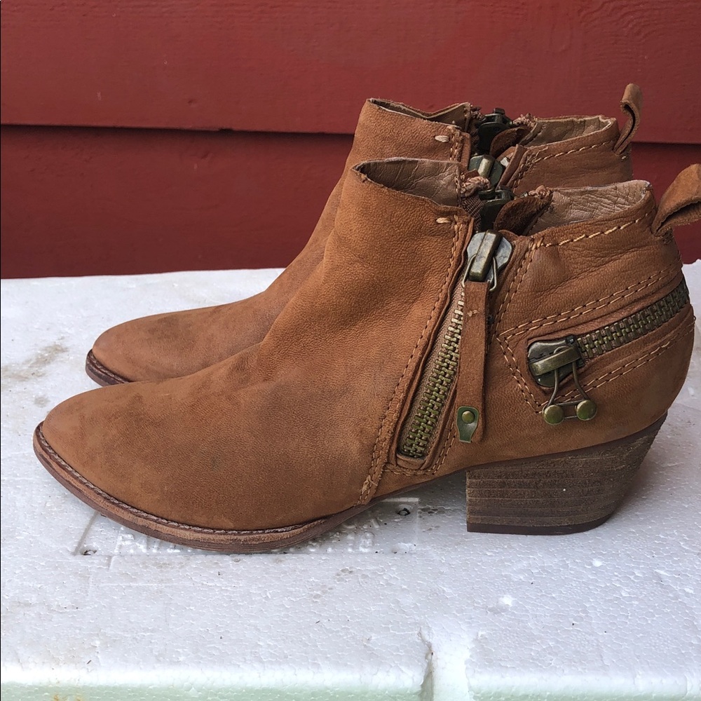 Dolce Vita Women’s Brown Leather Triple Zippers Ankle Boots Size 6